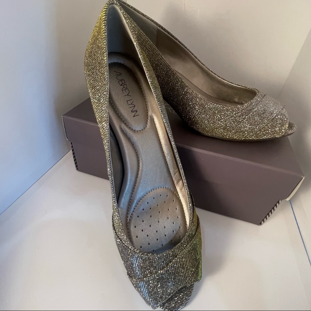 New Aubrey Lynn Abbey Pump